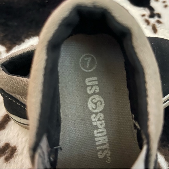 Toddler size 7 slip ons - Picture 2 of 2